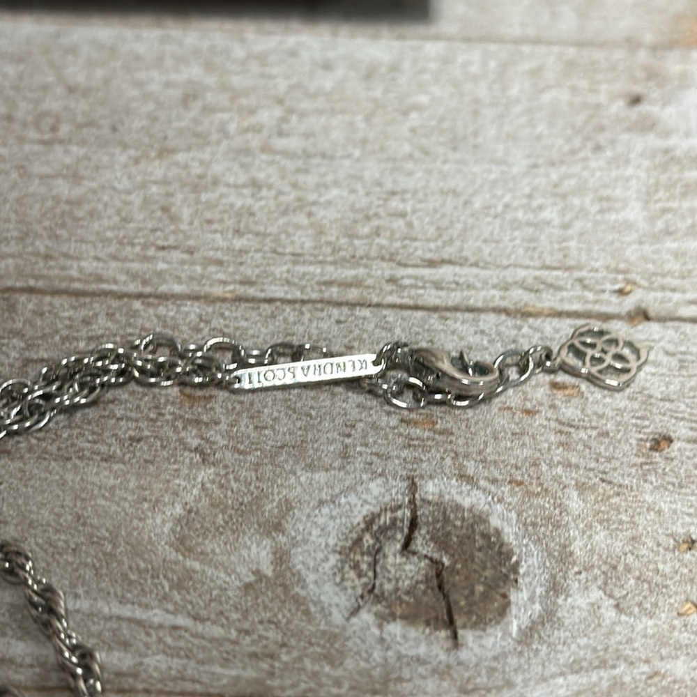 Kendra Scott euc grey slate gemstone crystal pendant fringe long necklace - Picture 6 of 6